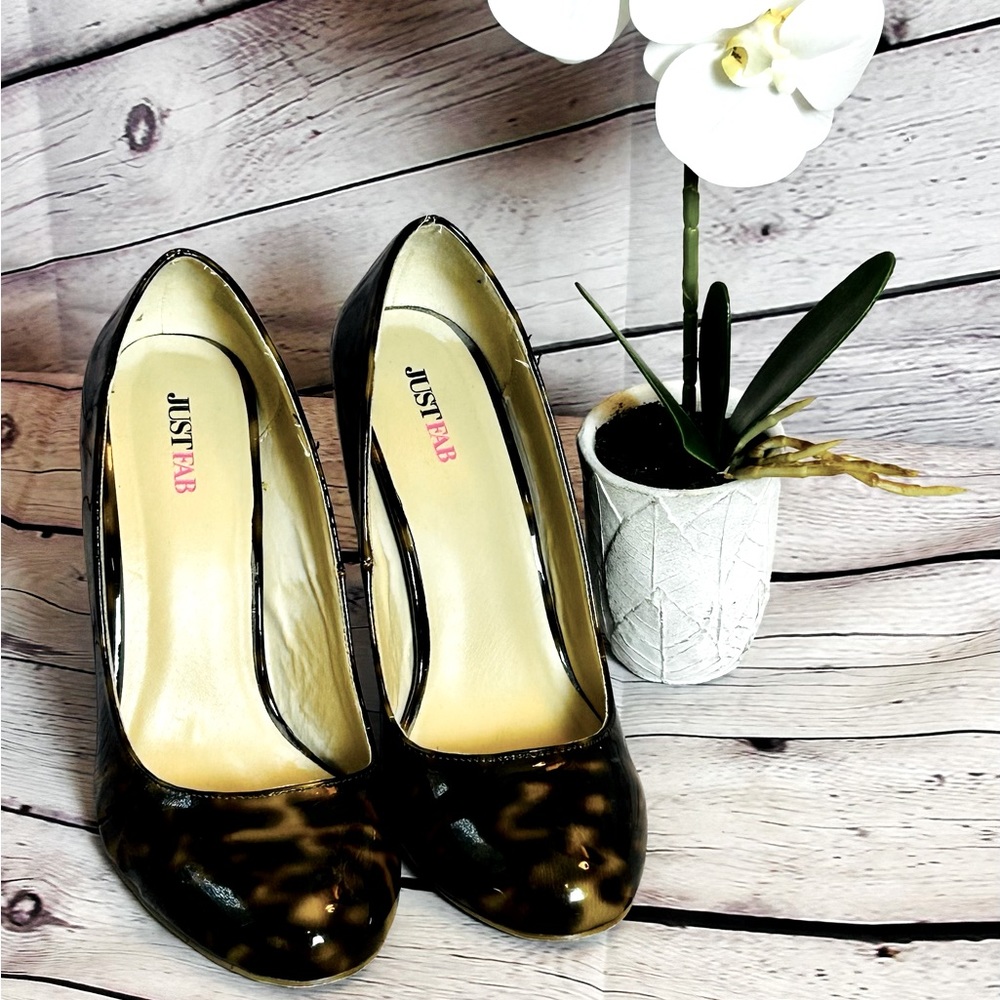 JUSTFAB WOMEN BROWN PATENT LEATHER ROUNDED TOE LEOPARD PRINT PUMPS. SIZE 10
